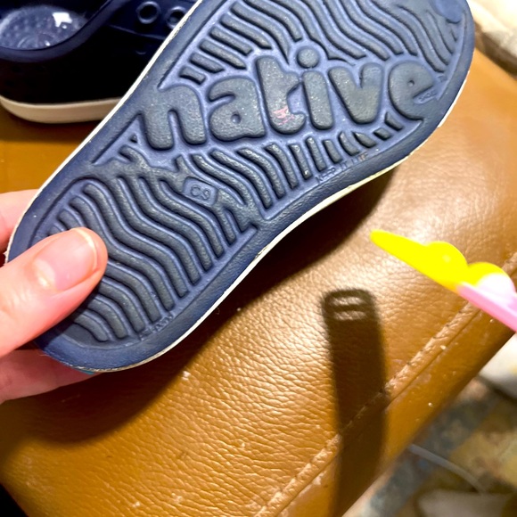 Kids Native Shoes Size 9 - Picture 2 of 4